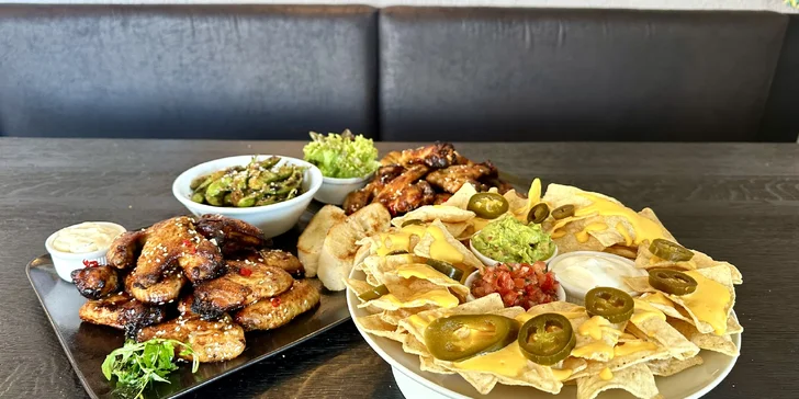 500–1 200 Kč na cokoliv v restauraci Devět mraků: polední menu, street food i grilované dobroty