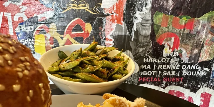 500–1 200 Kč na cokoliv v restauraci Devět mraků: polední menu, street food i grilované dobroty