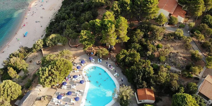Letecky na Sardinii: all inclusive v hotelu Club Esse Palmasera Resort****, pláž i bazén