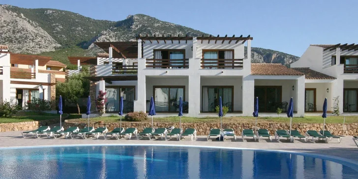 Letecky na Sardinii: all inclusive v hotelu Club Esse Palmasera Resort****, pláž i bazén