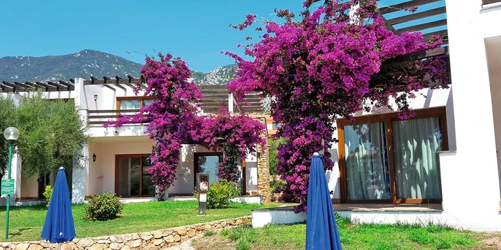 Letecky na Sardinii: all inclusive v hotelu Club Esse Palmasera Resort****, pláž i bazén