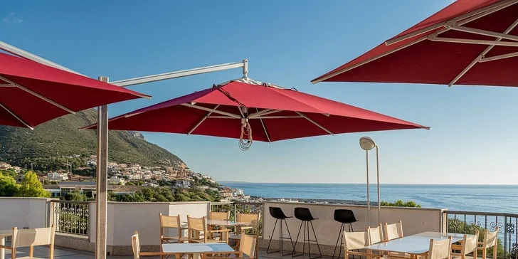 Letecky na Sardinii: all inclusive v hotelu Club Esse Palmasera Resort****, pláž i bazén