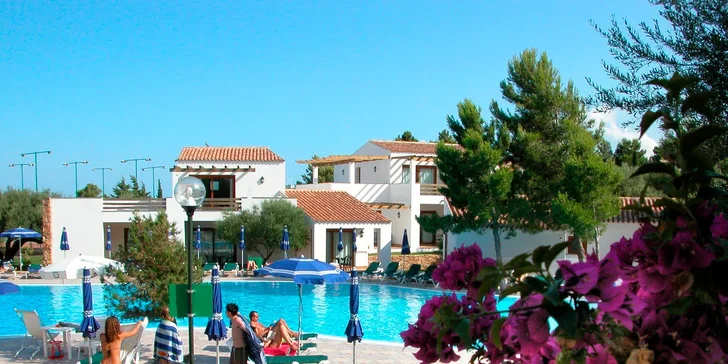 Letecky na Sardinii: all inclusive v hotelu Club Esse Palmasera Resort****, pláž i bazén