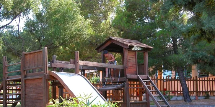 Letecky na Sardinii: all inclusive v hotelu Club Esse Palmasera Resort****, pláž i bazén