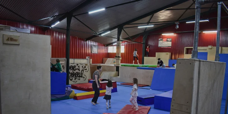 Akční zábava v parkour hale Improve Yourself Academy: vstup na 3 hodiny