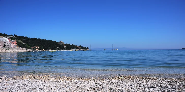 Kvarnerská riviéra: hotel přímo u moře s bazénem a polopenzí, až 2 děti zdarma