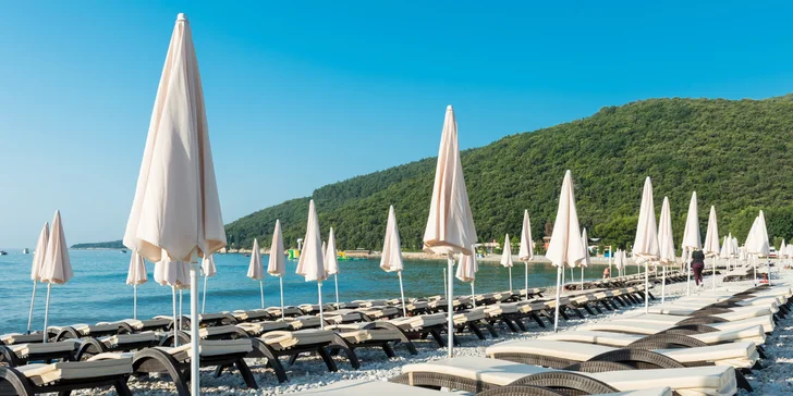 Kvarnerská riviéra: hotel přímo u moře s bazénem a polopenzí, až 2 děti zdarma