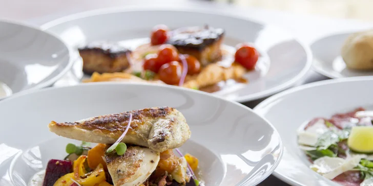 Tříchodové menu pro 1 nebo 2 osoby v resortu Kaskáda, varianta se 120 min ve wellness