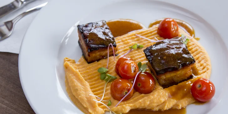 Tříchodové menu pro 1 nebo 2 osoby v resortu Kaskáda, varianta se 120 min ve wellness