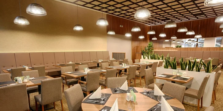 Pobyt ve 4* lázeňském hotelu v Piešťanech: polopenze, neomezené sauny a bazény i minerální koupel