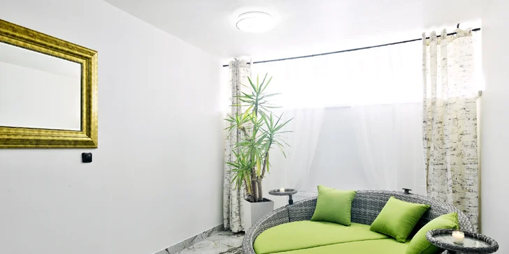 Privátní VIP wellness na 2-5 hodin: hydromasážní vana, sauna, občerstvení, víno i sushi set