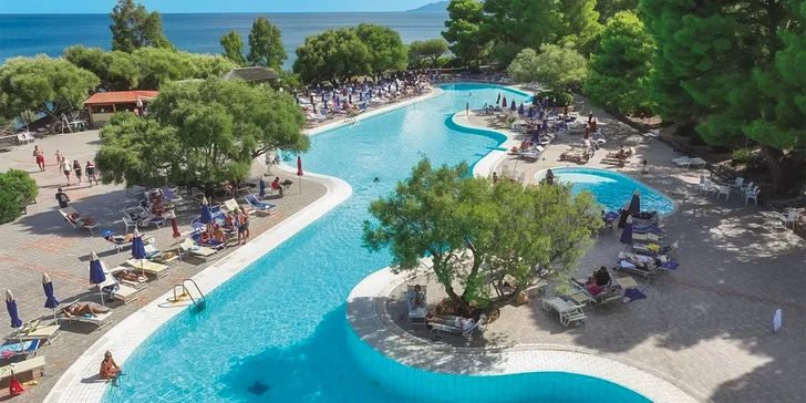 Letecky na Sardinii: all inclusive v hotelu Club Esse Palmasera Resort****, pláž i bazén