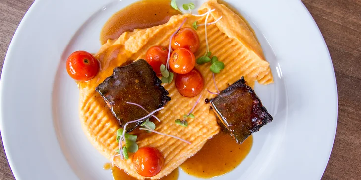 Tříchodové menu pro 1 nebo 2 osoby v resortu Kaskáda, varianta se 120 min ve wellness