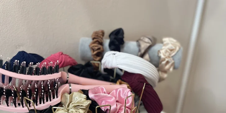 Hloubkové čištění vlasů a pokožky hlavy, mytí, foukaná a styling