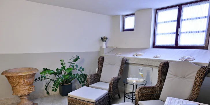 Privátní wellness pro dva: 90-120 minut v sauně a vířivce, občerstvení i prosecco