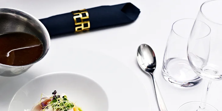 7chodové menu i vinné párování v hotelu na Malé Straně pro 2 osoby