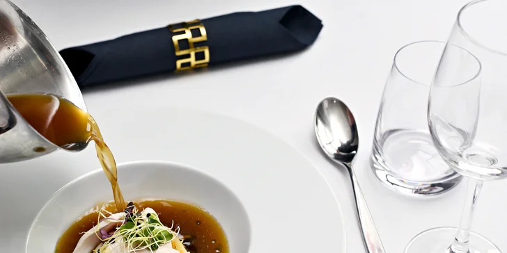 7chodové menu i vinné párování v hotelu na Malé Straně pro 2 osoby