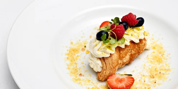 7chodové menu i vinné párování v hotelu na Malé Straně pro 2 osoby