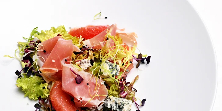 7chodové menu i vinné párování v hotelu na Malé Straně pro 2 osoby