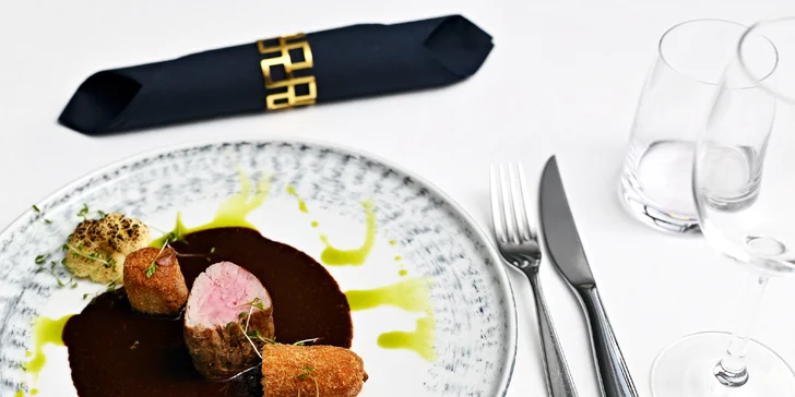 7chodové menu i vinné párování v hotelu na Malé Straně pro 2 osoby