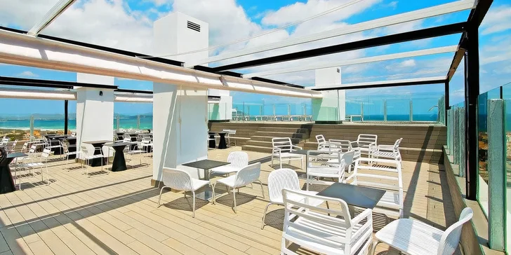 Mallorca: čtyřhvězdičkový hotel v centru letoviska, all inclusive, 3 bazény, letenka