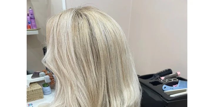 Nový střih pro všechny délky vlasů a zesvětlení melírem, balayage, crochet nebo foliage