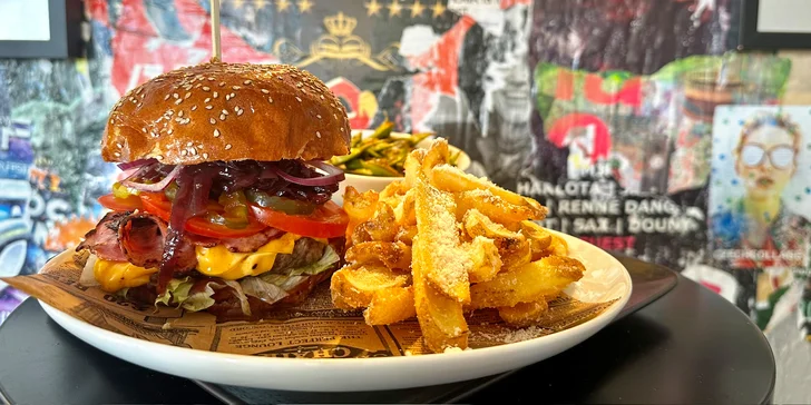 Burger podle výběru ze 4 druhů, hranolky a edemame až pro 4 osoby