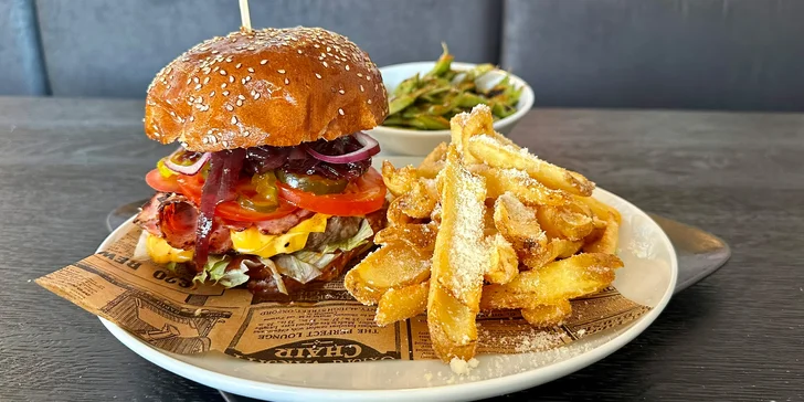 Burger podle výběru ze 4 druhů, hranolky a edemame až pro 4 osoby