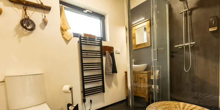 Relax v podhůří Beskyd: pobyt v moderní jurtě s privátní saunou a snídaní až pro 4 osoby