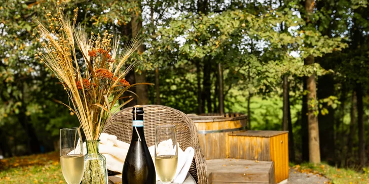 Relax v podhůří Beskyd: pobyt v moderní jurtě s privátní saunou a snídaní až pro 4 osoby