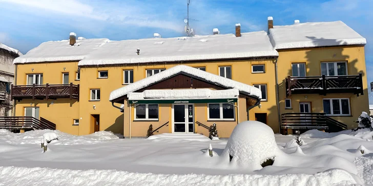 Dovolená na břehu Lipna: možnost snídaní, výlety, sport, v zimě běžky i sjezdovky