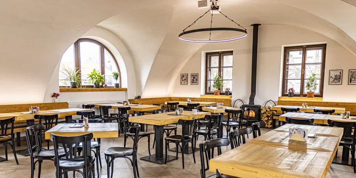 Masové a pivní hody až pro 2 osoby: pečené pivovarské koleno a degustace ležáků