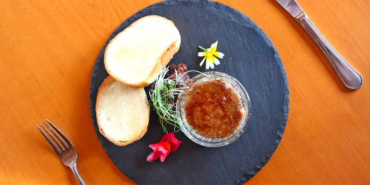 5chodové menu v golfovém resortu Ostravice pro 2 osoby: kachní játra, mufloní hřbet i trhanec
