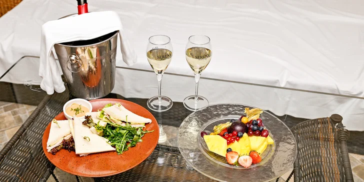 Privátní wellness pro dva: 90-120 minut v sauně a vířivce, občerstvení i prosecco