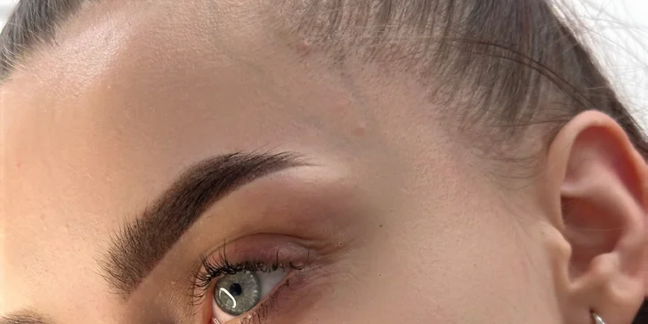 Permanentní make-up: obočí pudrovou metodou nebo rty metodou aquarelle