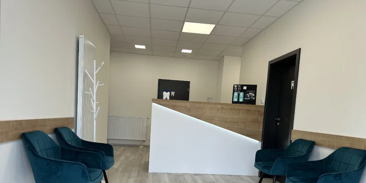 Dentální hygiena vč. pískování zubů nebo set na domácí bělení zubů