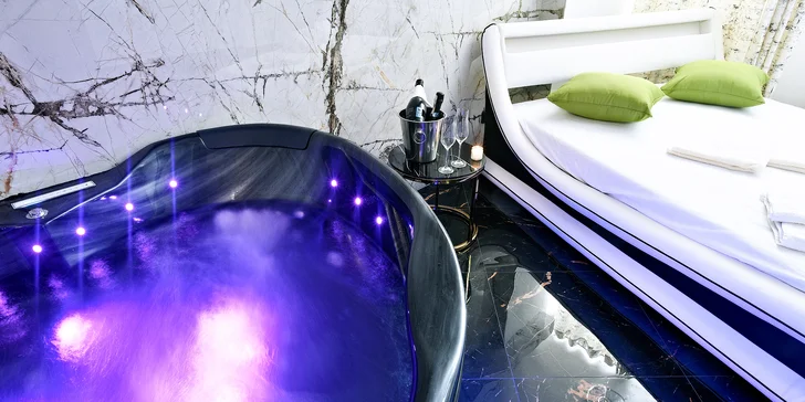 1–5h. privátní wellness v srdci Prahy: hydromasážní vana, sauna i občerstvení