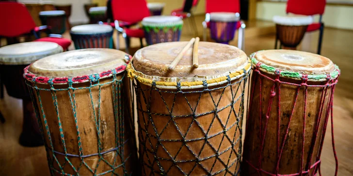 Skupinový workshop afrického bubnování na bubny djembe: 3 hodiny, vhodné pro začátečníky