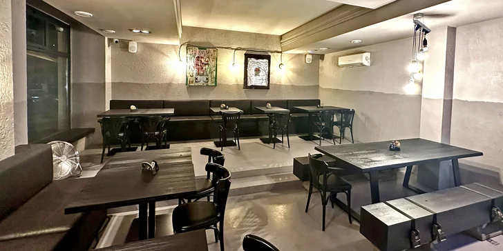 500–1 200 Kč na cokoliv v restauraci Devět mraků: polední menu, street food i grilované dobroty