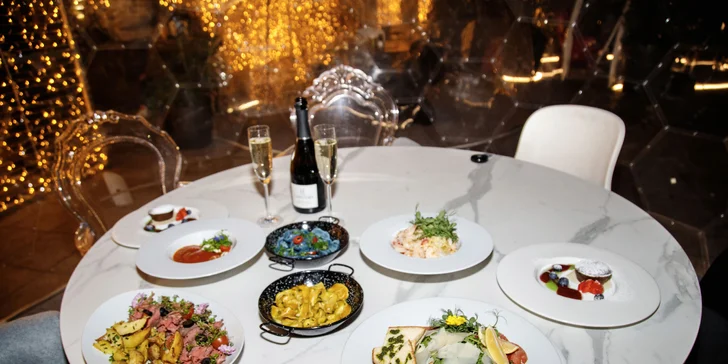 Tříchodové menu pro dva v iglú: carpaccio, roastbeef či aglio olio s krevetami, fondant i lahev vína