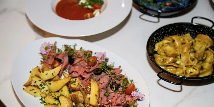 Tříchodové menu pro dva v iglú: carpaccio, roastbeef či aglio olio s krevetami, fondant i lahev vína