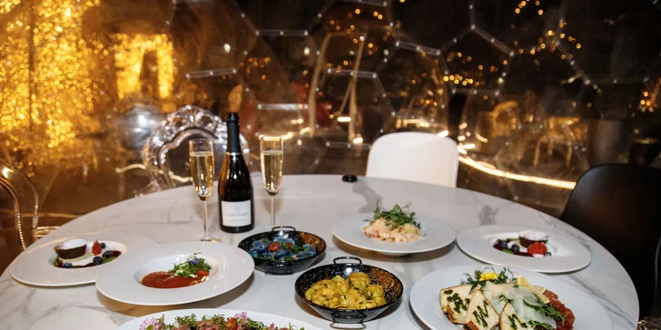 Tříchodové menu pro dva v iglú: carpaccio, roastbeef či aglio olio s krevetami, fondant i lahev vína
