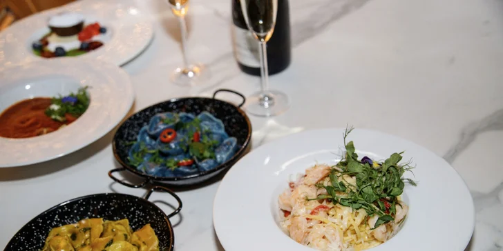 Tříchodové menu pro dva v iglú: carpaccio, roastbeef či aglio olio s krevetami, fondant i lahev vína