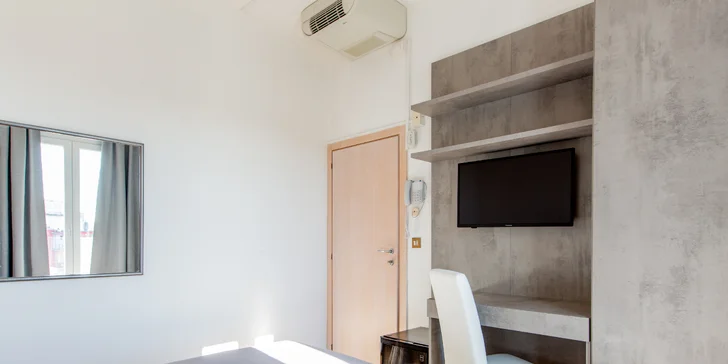 Dovolená s plnou penzí u italského Rimini: hotel 150 m od moře, bazén a dvě děti do 2,9 let zdarma