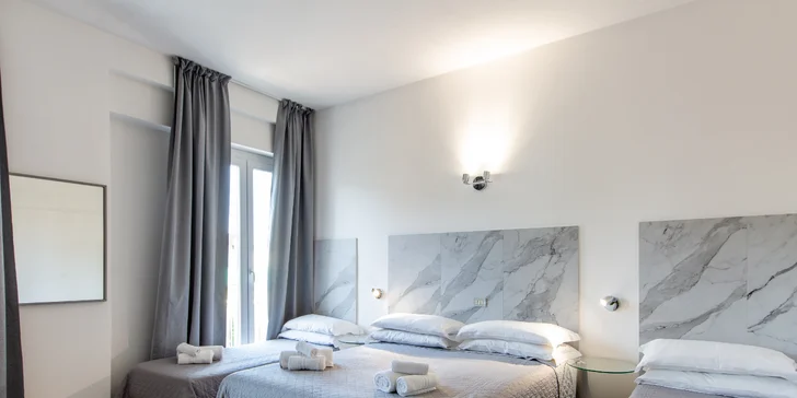 Dovolená s plnou penzí u italského Rimini: hotel 150 m od moře, bazén a dvě děti do 2,9 let zdarma