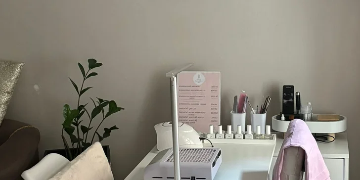 Kombinovaná manikúra s možností gel laku nebo nehtové modeláže