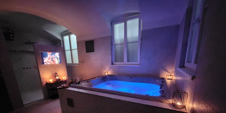 Privátní wellness i se sektem a občerstvením pro 2 osoby: 120 min. i celá noc