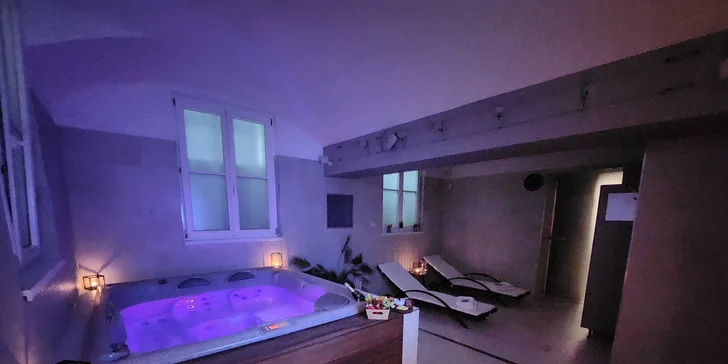 Privátní wellness i se sektem a občerstvením pro 2 osoby: 120 min. i celá noc