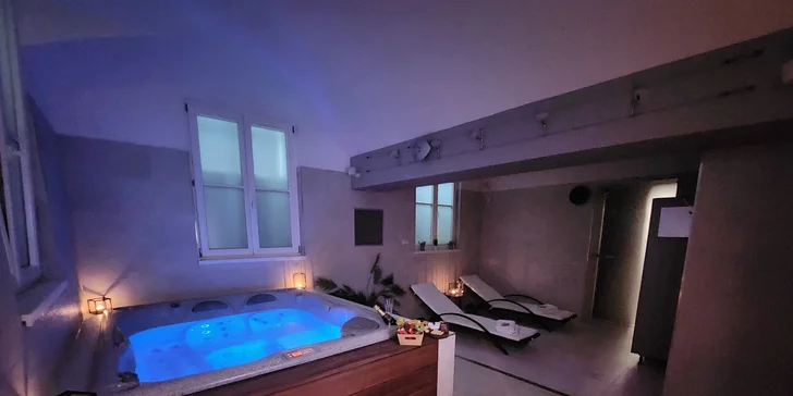 Privátní wellness i se sektem a občerstvením pro 2 osoby: 120 min. i celá noc