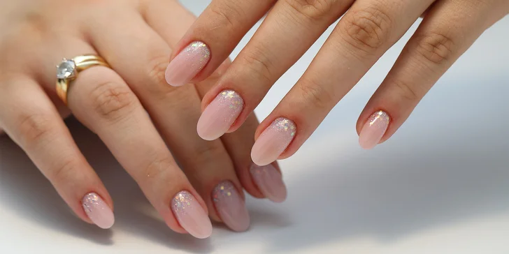 Kombinovaná manikúra s možností gel laku nebo nehtové modeláže